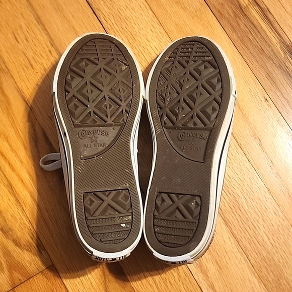 Kids Size 2 low Converse - Picture 5 of 5